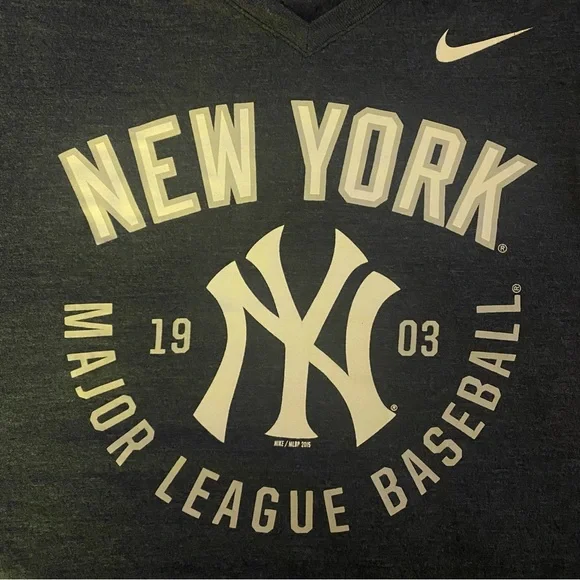 Nike Women's Navy New York Graphic Tee S EUC - Picture 5 of 6